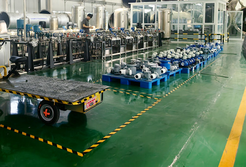 現場(chǎng)輸出的電磁流量計圖片